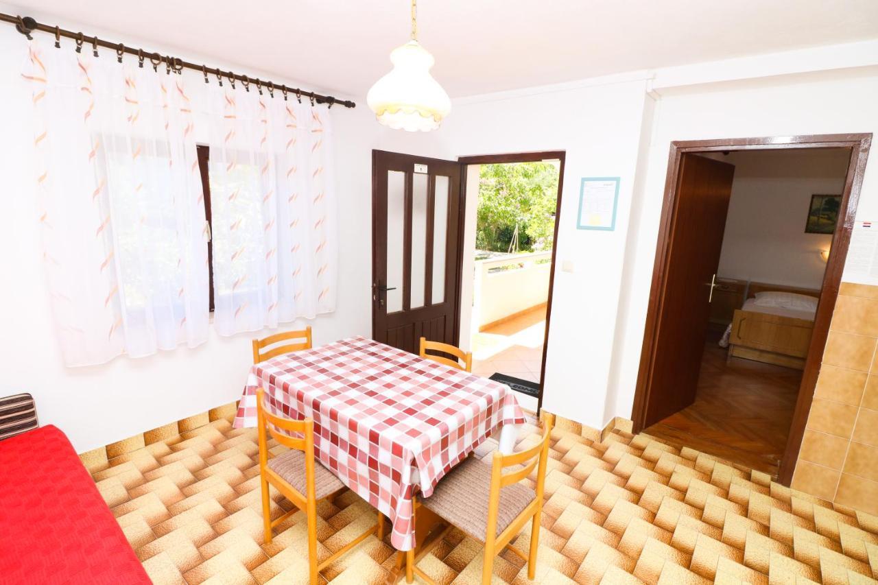 Apartment Beti With Balcony 바슈카 외부 사진