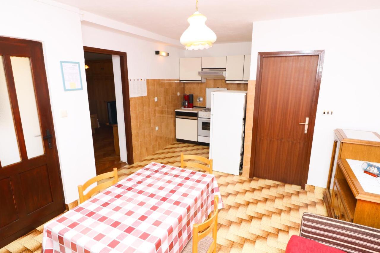 Apartment Beti With Balcony 바슈카 외부 사진