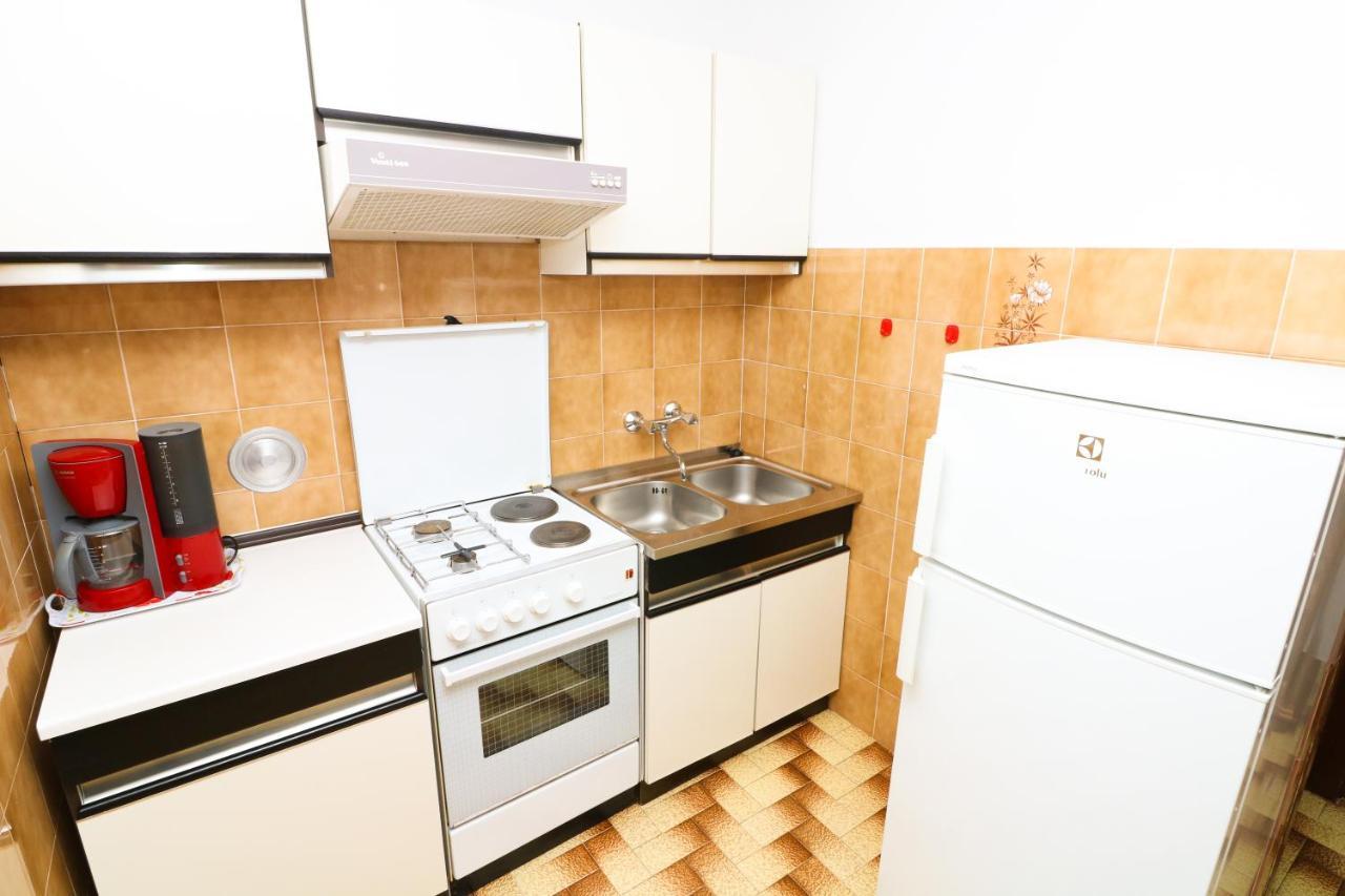 Apartment Beti With Balcony 바슈카 외부 사진